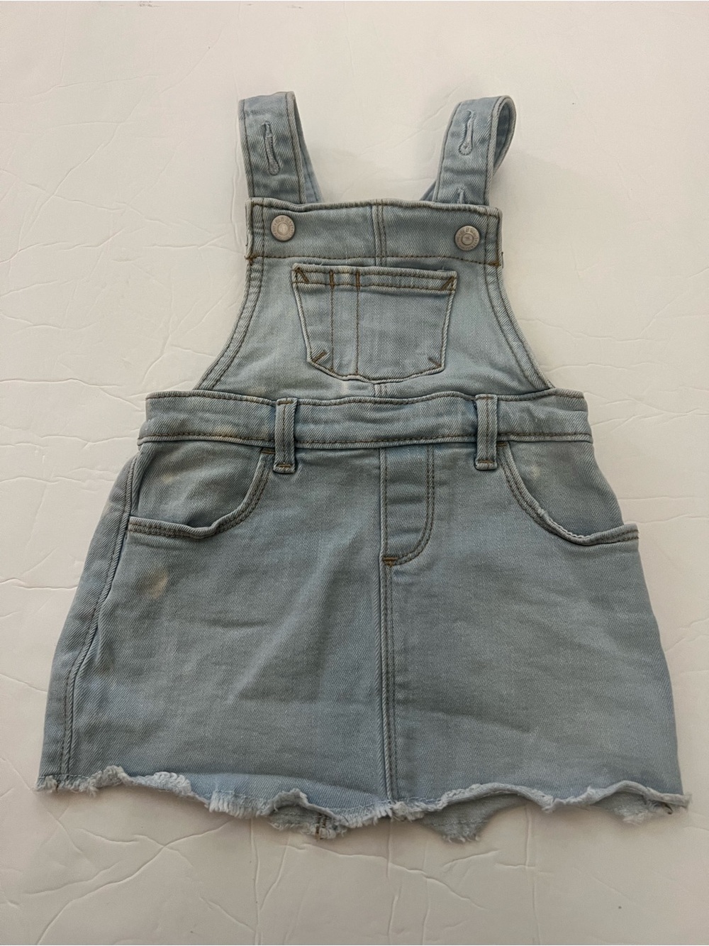 12-18m Girl Toddler light blue denim overall Skirt,
NWOT, Old Navy